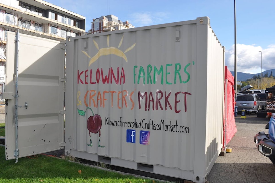 30825913_web1_221026-KCN-FarmersMarket-market_1
