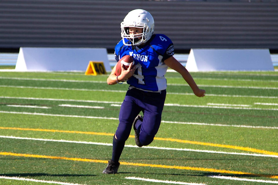Des Wishart and the Vernon Blue Magnums cliinched first place and an undefeated regular season in the Southern Interior Football Junior Bantam Conference with a 37-0 win over the  Red Grizzlies Sunday, Oct. 30, at Greater Vernon Athletic Park. (Jenna Fochler Photo)