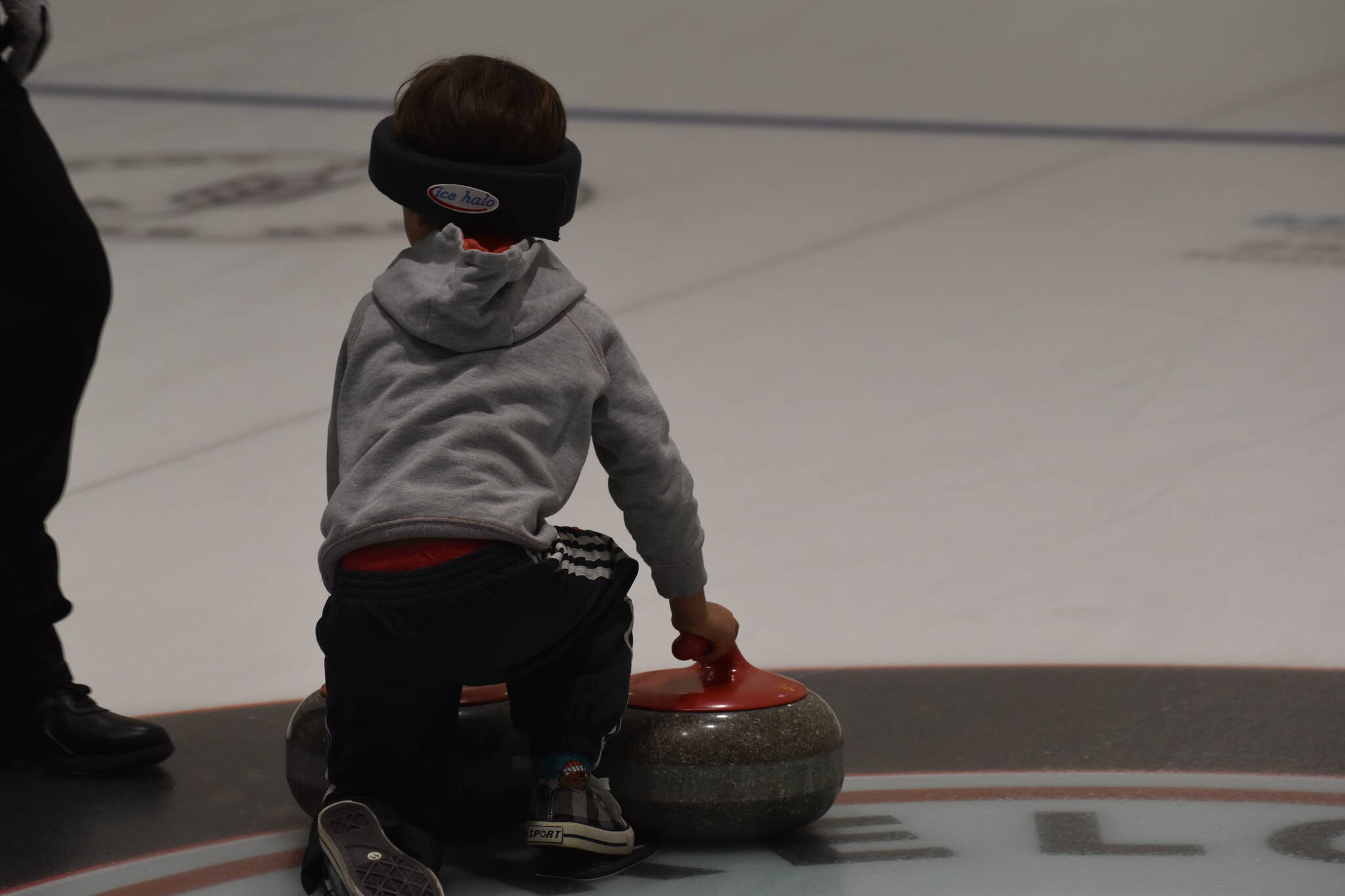 91大黄鸭 Curling Club held an open house to celebrate Curling Day in British Columbia and the club's 80th anniversary (Photo - Jordy Cunningham/91大黄鸭 Capital News)