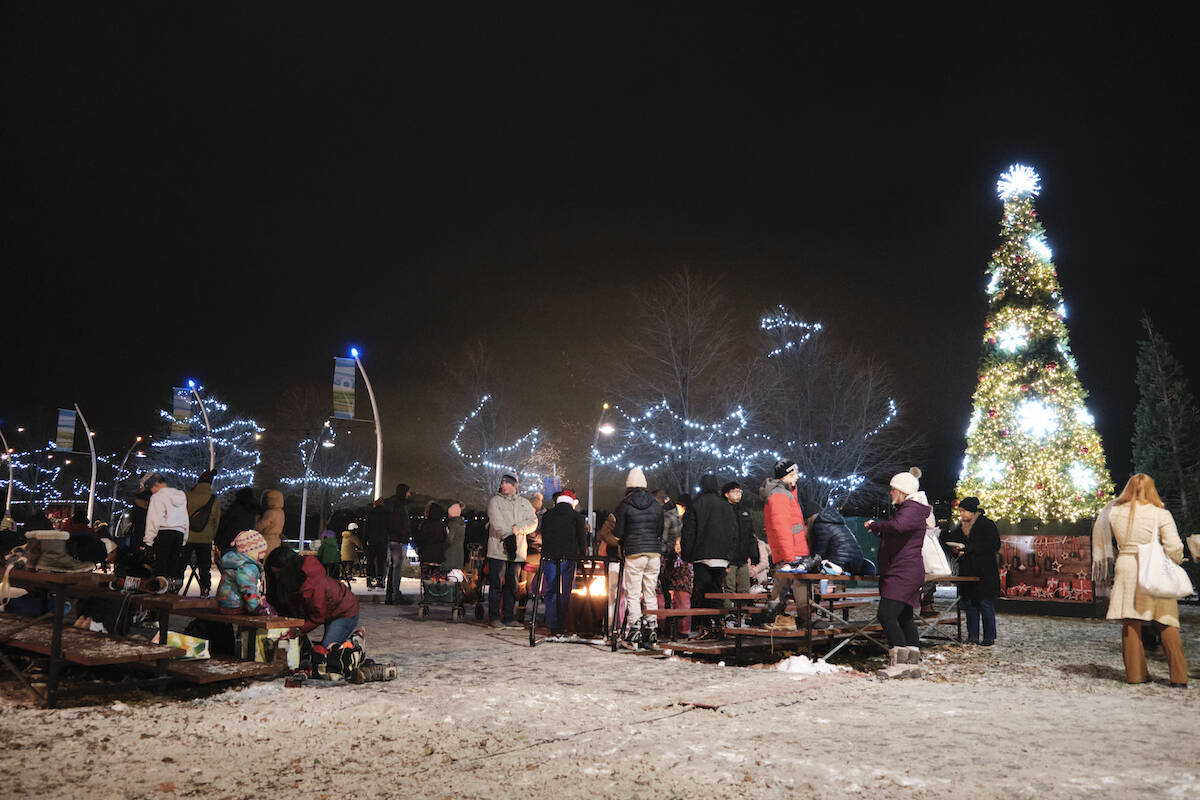 Downtown Kelowna Christmas tree light up makes the whole place shimmer