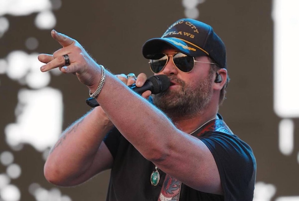 31594753_web1_230119-KCN-lee-brice_1