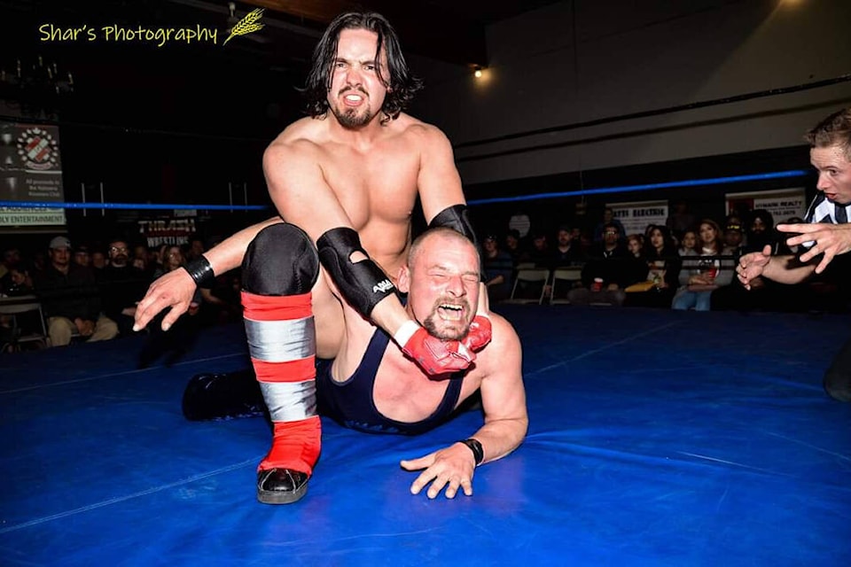 32021001_web1_221201-VMS-thrash-wrestling-WRESTLING_1