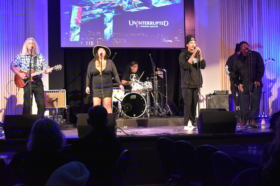 32095156_web1_221116-SAA-whole-band-uninterrupted