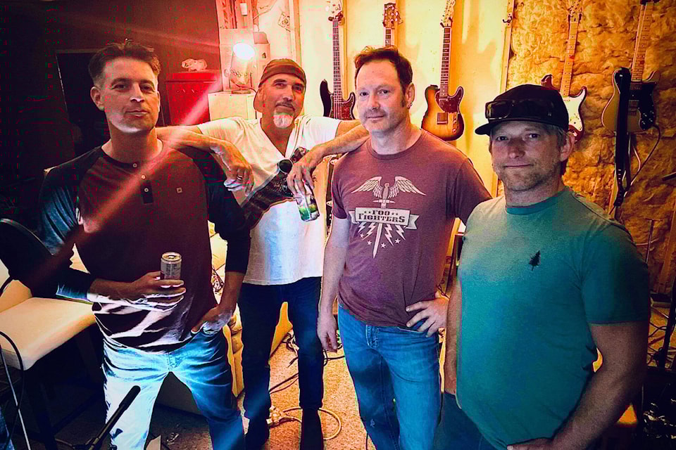 32138412_web1_230316-VMS-redfish-band_1