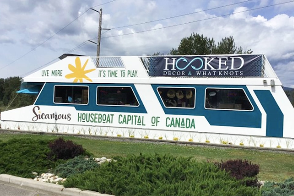32140746_web1_200618-EVN-Business-hooked-Sicamous_1