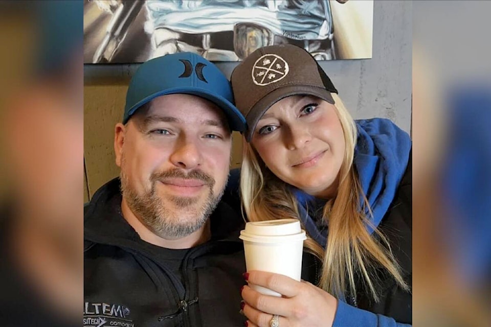 32147390_web1_230323-WIN-coffee-house-owner-goodbye-_1