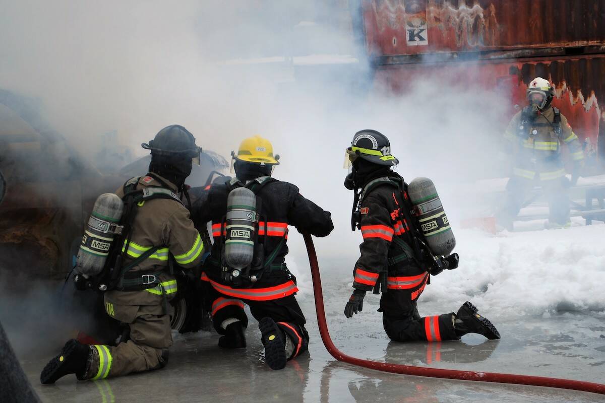 32324208_web1_230406-GOS-Firefighter_3