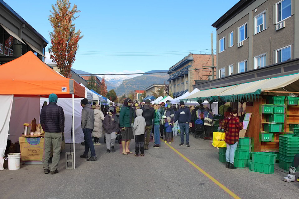 32351423_web1_230413-RTR-MARKET_1