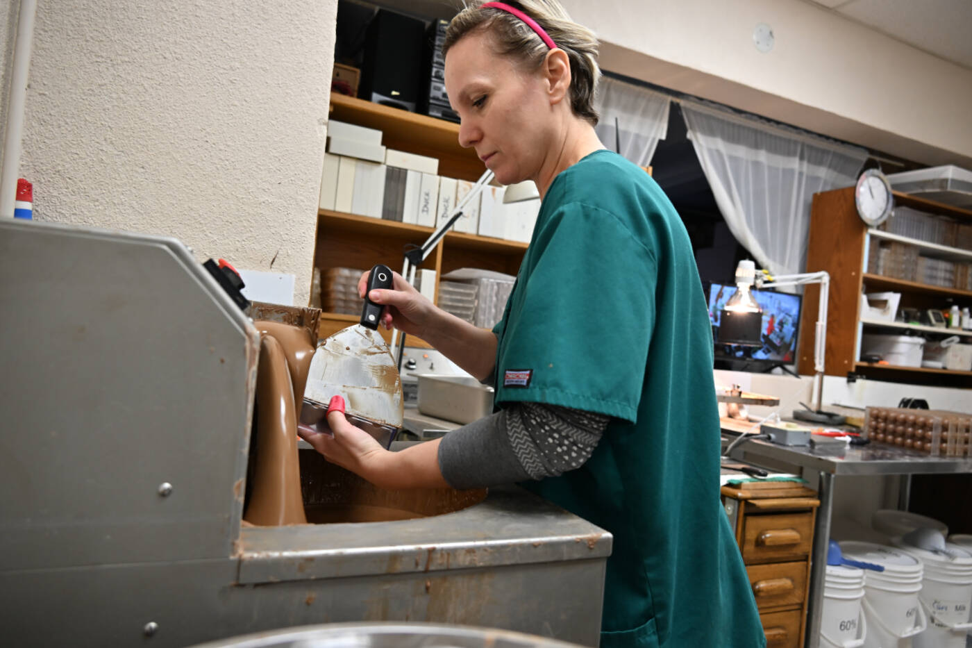 Nikoletta Tormas working on a mold of chocolates. Tormas has been working under Eva and Les Poloskey to take over Accent Chocolate in Penticton. (Brennan Phillips - Western News)