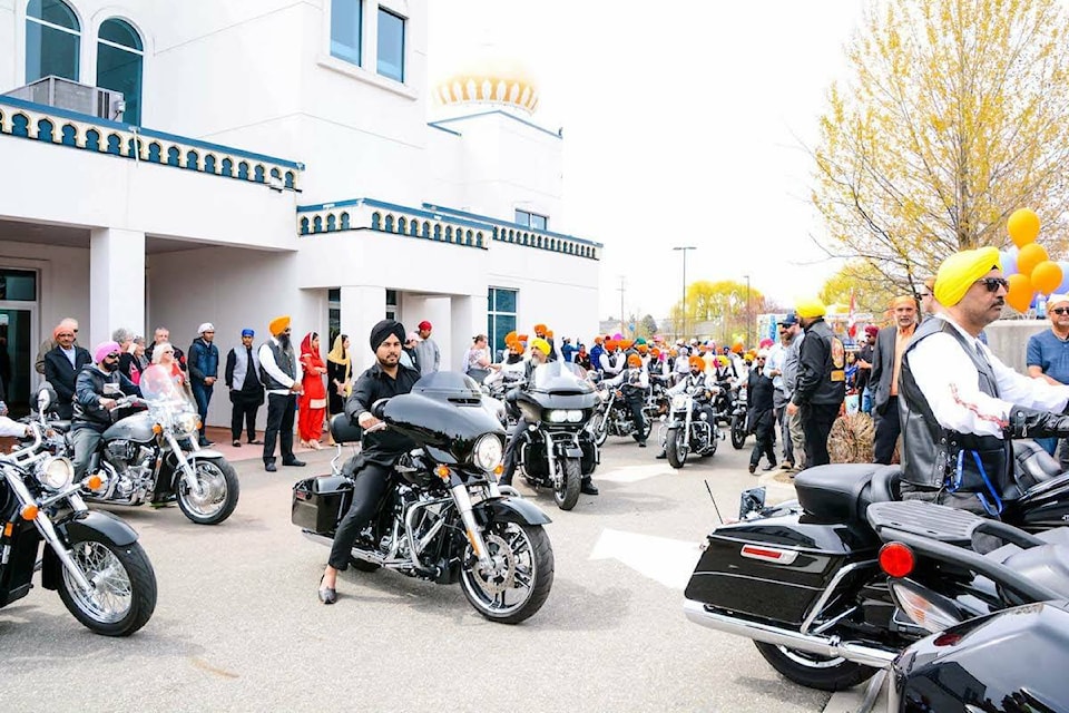 32426132_web1_230420-KCN-vaisakhi_1