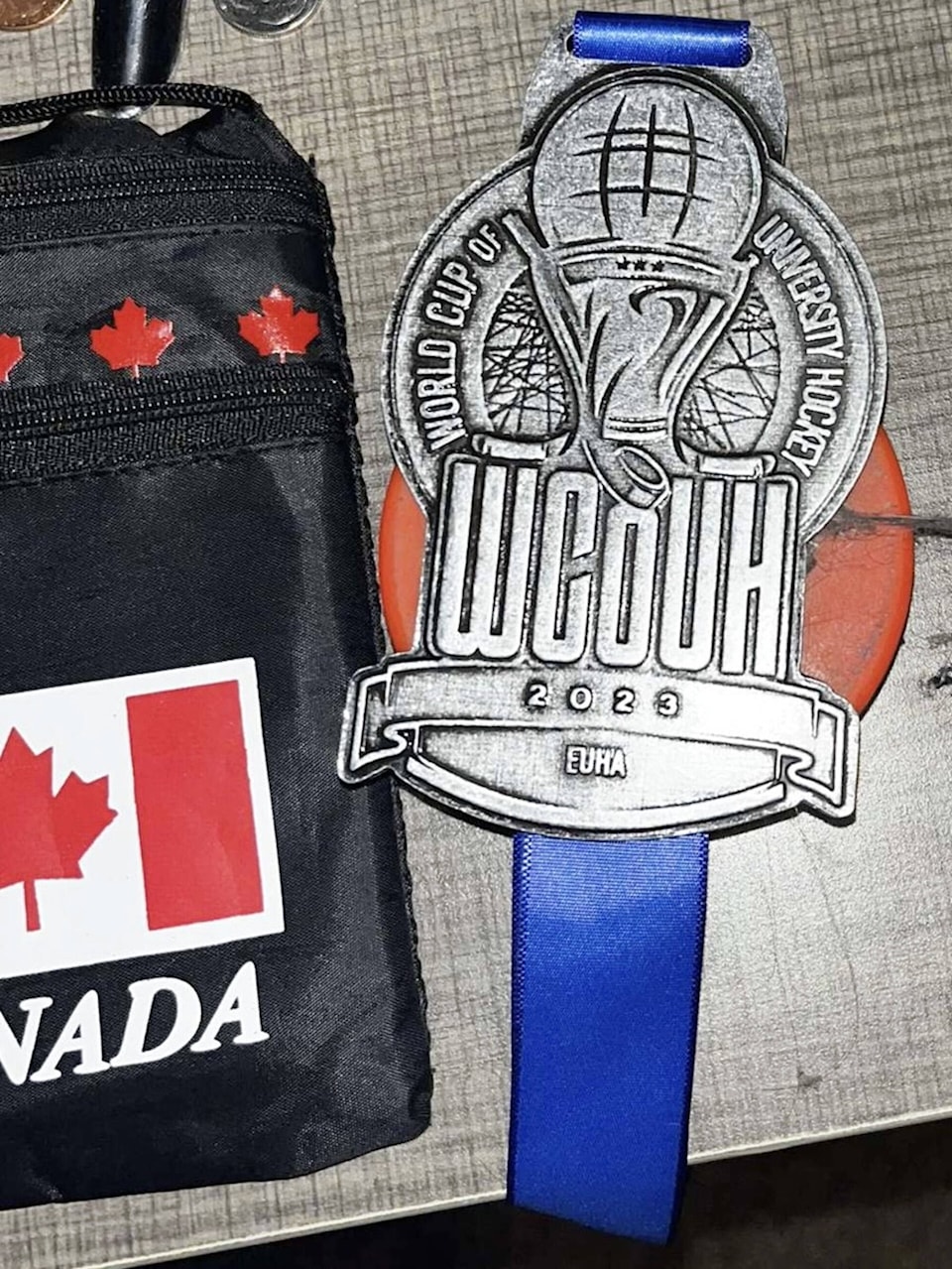 32587107_web1_230504-EVN-world-cup-uni-hockey-medal_1