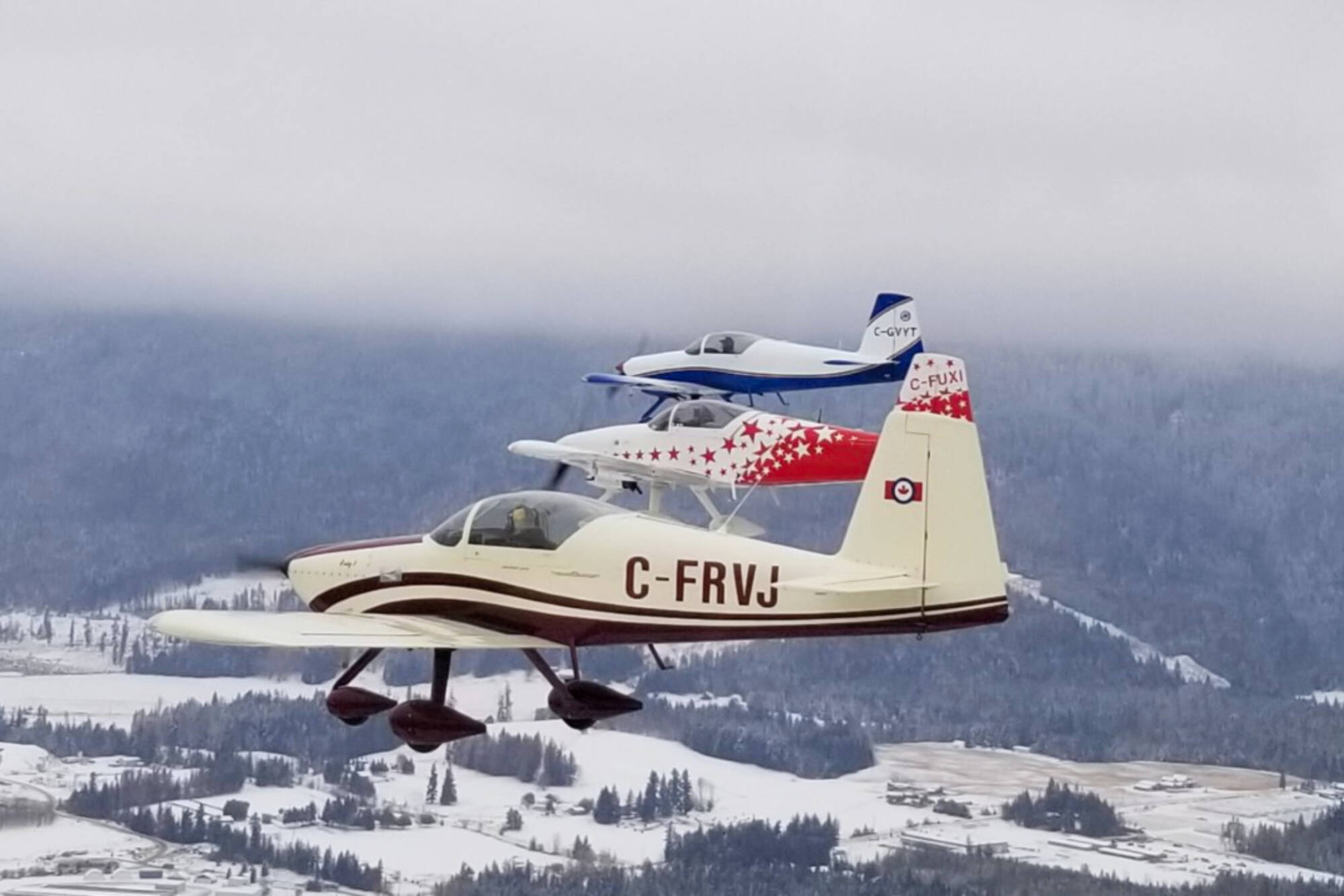 32629418_web1_250510-SAA-flying-club-snowflakes_2