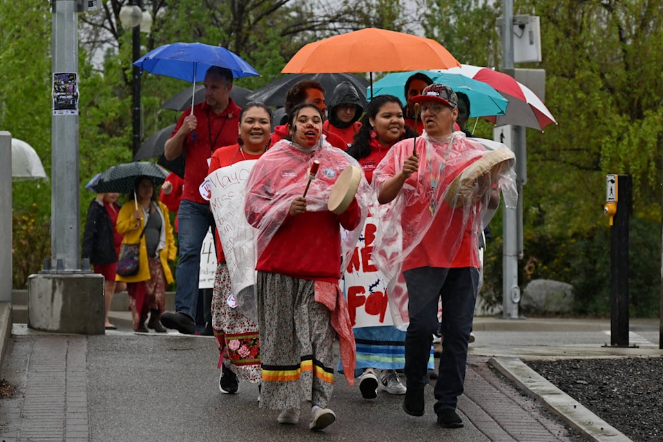 32639744_web1_230511-PWN-RedDressWalk_1