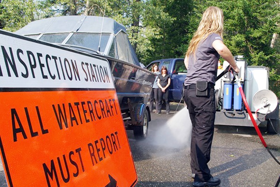 32639814_web1_230510-SAA-shuswap-watershed-invasive-species-boat_1