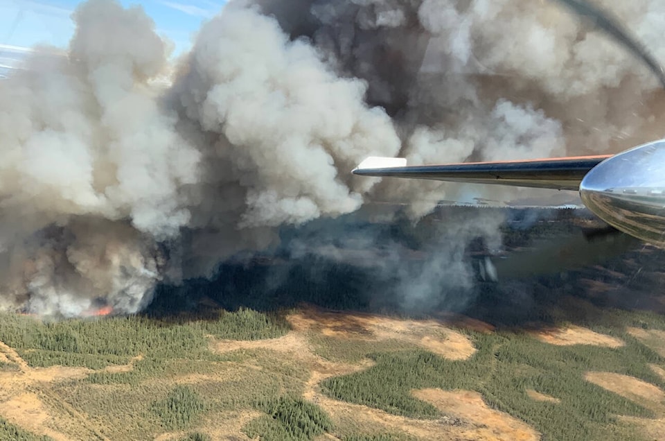 32764028_web1_230518-CPW-NWT-wildfire-Hay-River_1