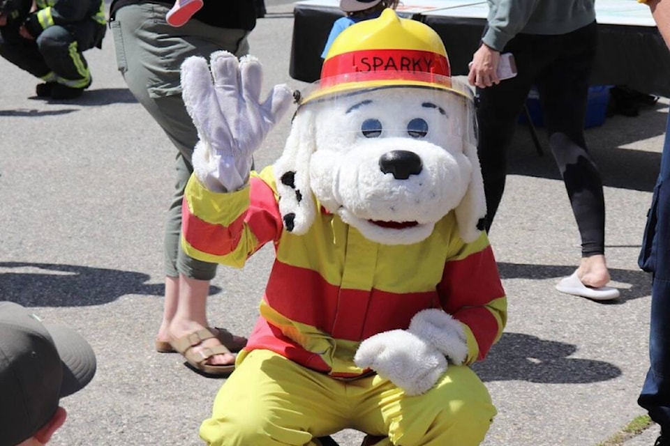 32809129_web1_230524-WEK-firesmartday-sparkyfiredog_1