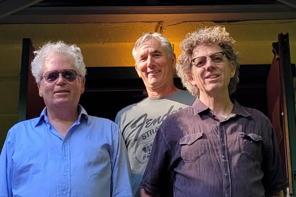 32813574_web1_230524-PWN-DreamCafeBand-GravelAires_1