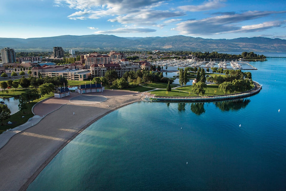 33025341_web1_200924-KCN-tugboat-beach-closure-KdEdYWORD_1