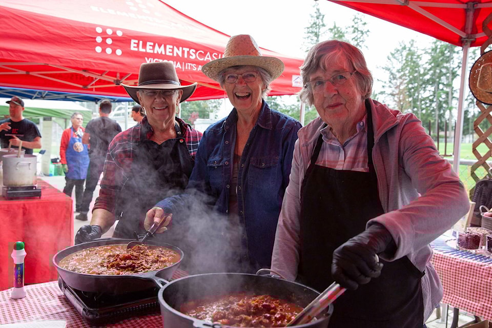 33123623_web1_180912-GNG-CookOff3