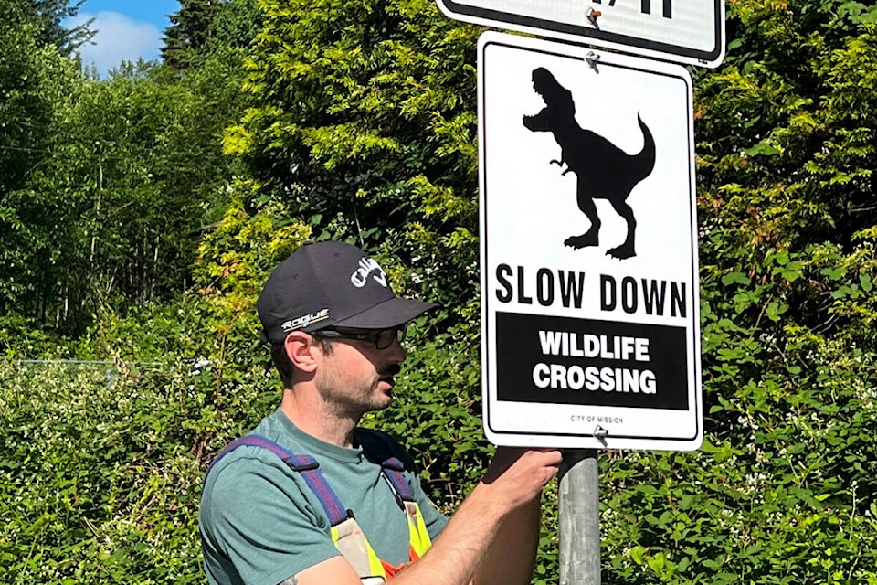33244994_web1_230707-MCR-Dinosaur-Crossing-Sign-_1