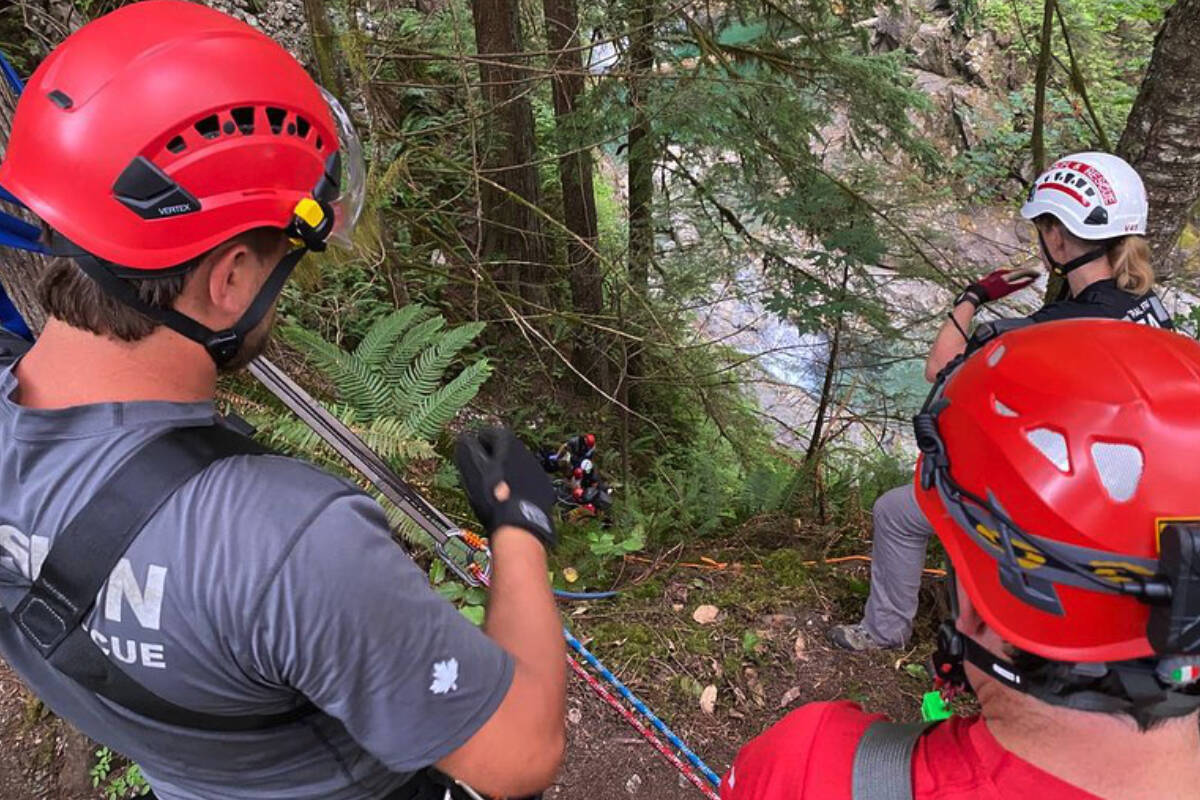 33334185_web1_230721-MCR-Rope-Rescue-Cascade-Falls-_3