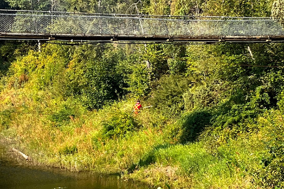 33514408_web1_23010-CAN-zuckerburg-fire-castlegar_1