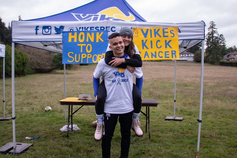 33574467_web1_201123-OBN-Vikes-Kick-Cancer-hits-67K-_2