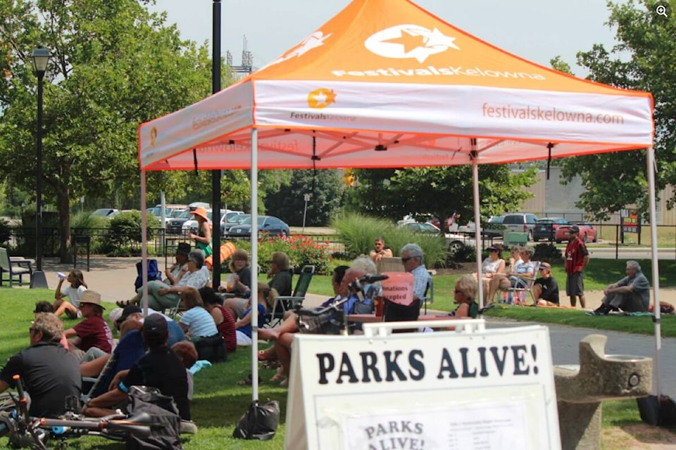 33613128_web1_2300815-KCN-Parks0alive_1