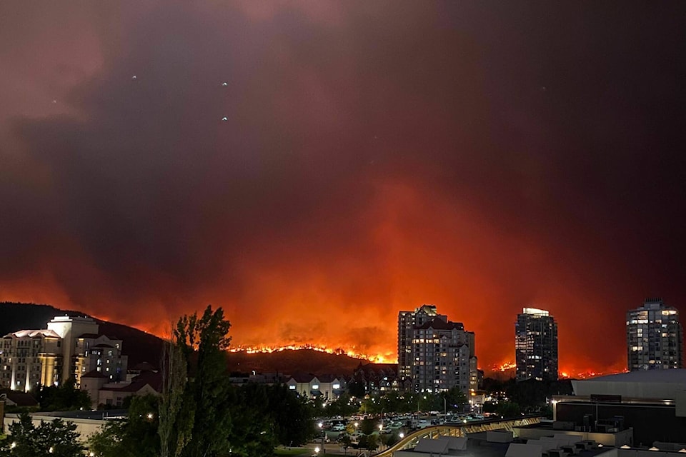 The McDougall Creek wildfire on August 17, 2023, from Kelowna, B.C. (Yvonne Scholtens, Contributed to Black Press Media)