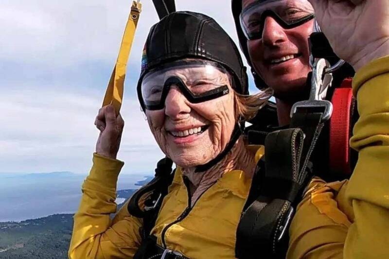 33660505_web1_lucyskydive_1
