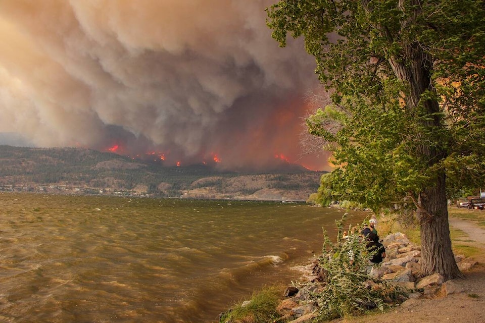 33670940_web1_230818-KCN-kelowna-Glenmore-wildfire-glenmorefire_1