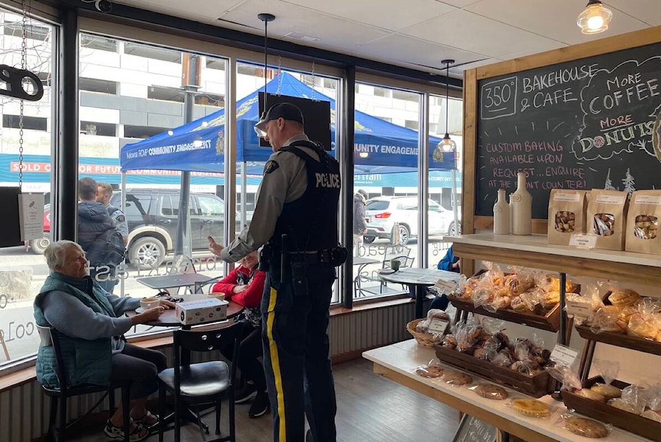 33885565_web1_230420-KCN-coffee-with-a-cop_2