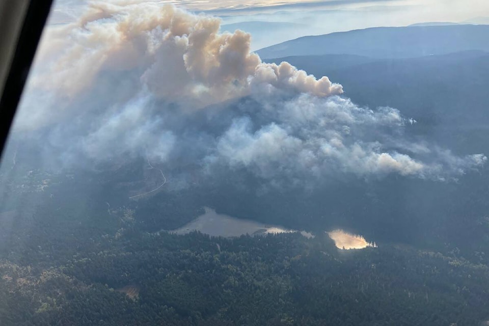 33922621_web1_230917-WEK-glen-lake-wildfire-_1