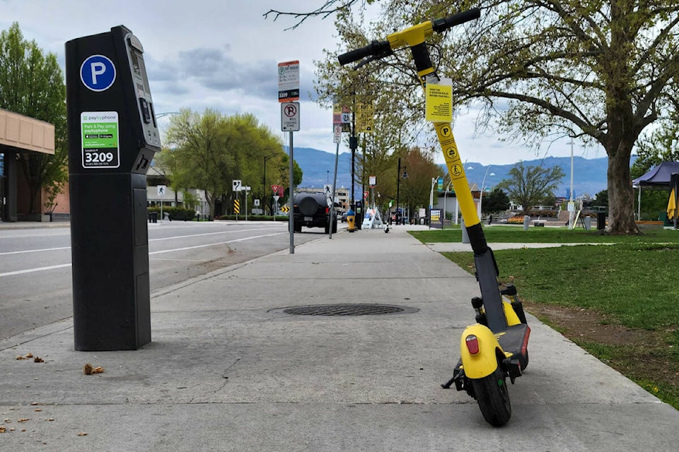 33945399_web1_220422-KCN--kelowna-escooters-ebikes_1