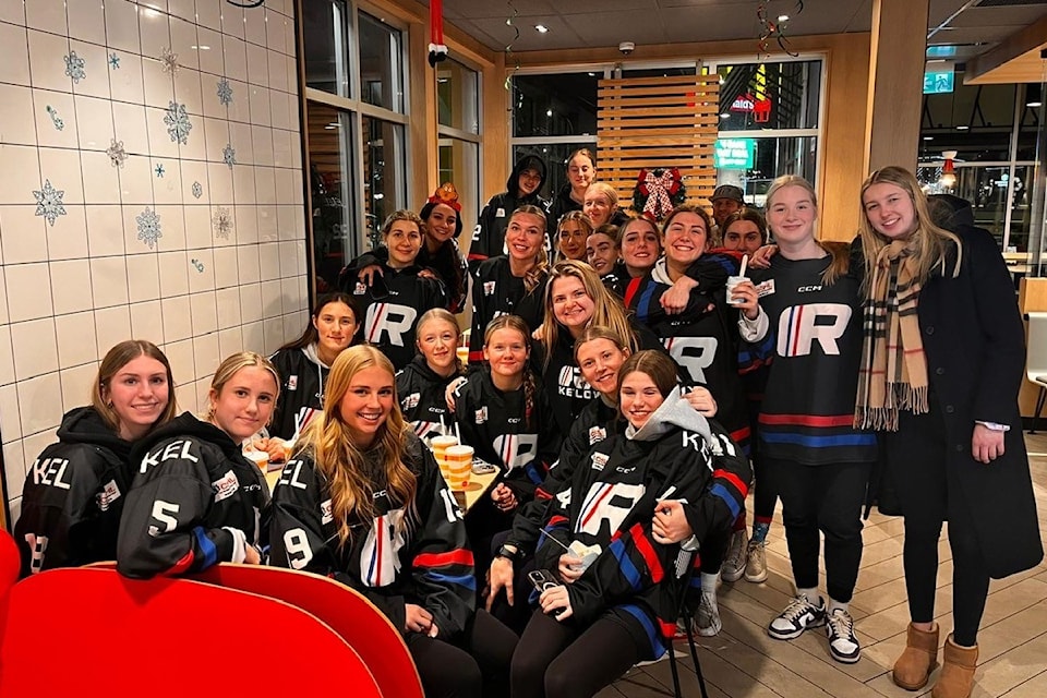 The Rink Hockey Academy 鶹ѡ Female U18 Prep Team raised $1,734 for the Central Okanagan Foodbank with help from local restaurant owners.