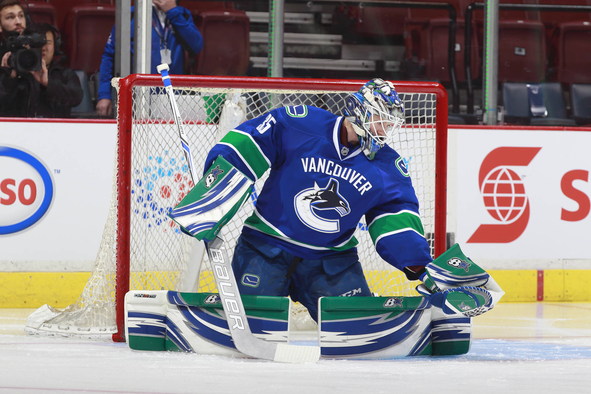 Vancouver Canucks goalie Thatcher Demko makes history in second NHL start