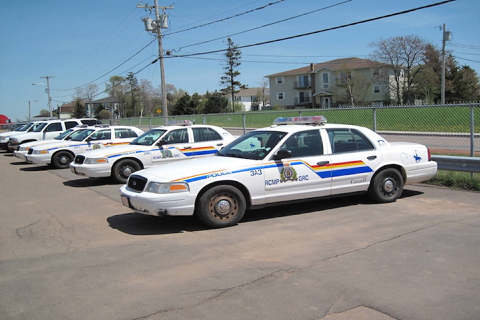 9284038_web1_Royal_Canadian_Mounted_Police_car_-Cananda-_01