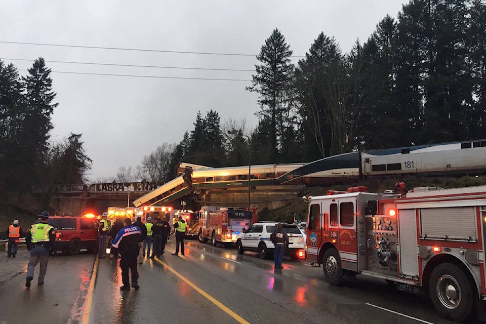 9844491_web1_amtrak-train-derail-police