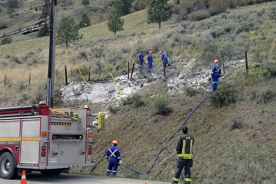 16435195_web1_190417-VMS-grass-fire_1