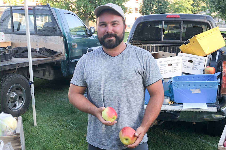 18432639_web1_Fair-apple-guy(1)