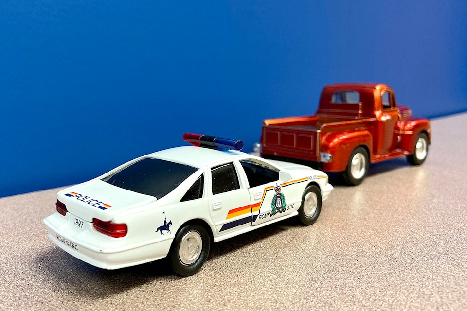 19689344_web1_191206-VMS-toypolicecar