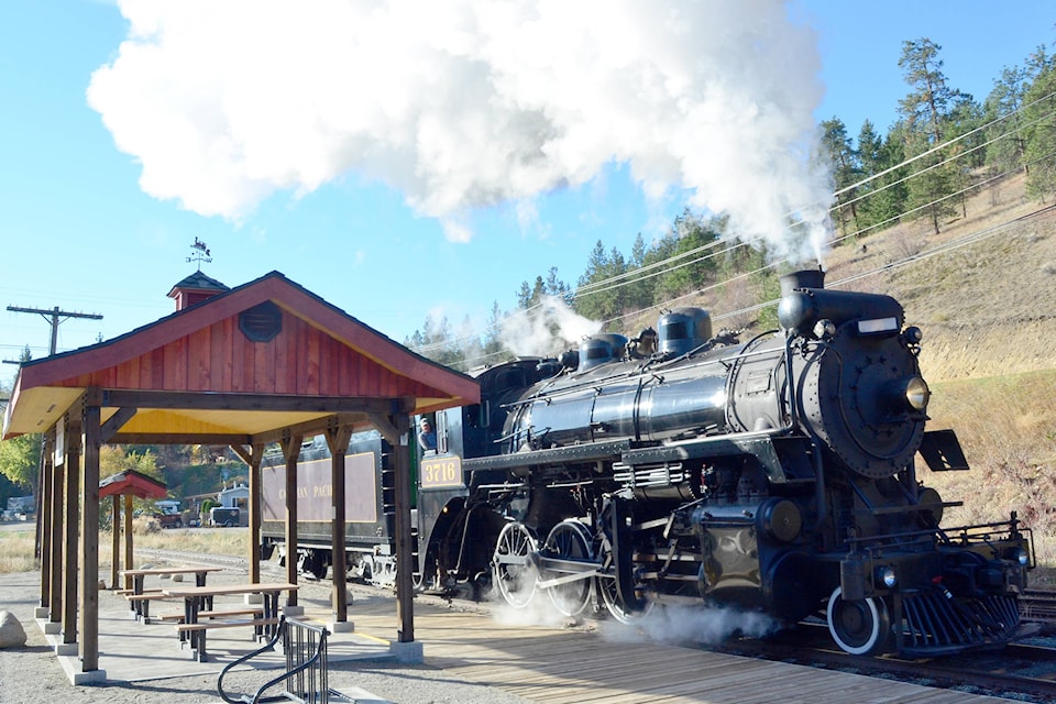 23212248_web1_201112-SUM-Steam-train-SUMMERLAND_1