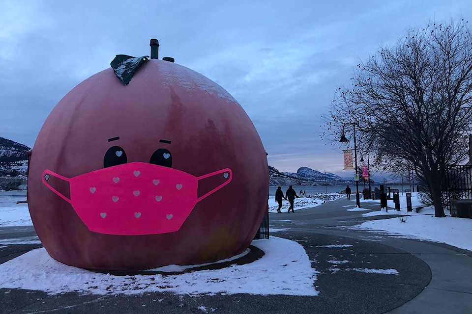 The iconic Peach was sporting a very Valentine’s mask while couples walked by hand-in-hand on Sunday. In fact, many couples were seen walking out on the ice that has spread out across Okanagan Lake on Sunday. (Monique Tamminga Western News)