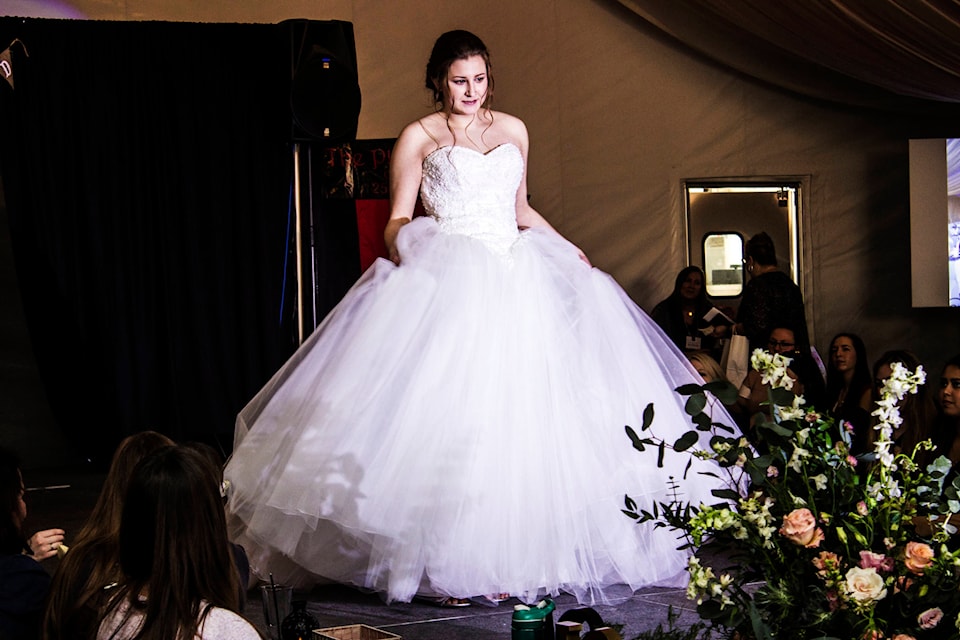 24368050_web1_bridal-show-10