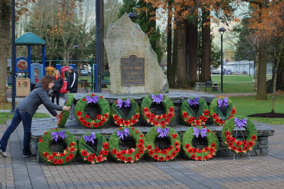 27167040_web1_211112-HSL-RemembranceDayPhotos-ceremony_2