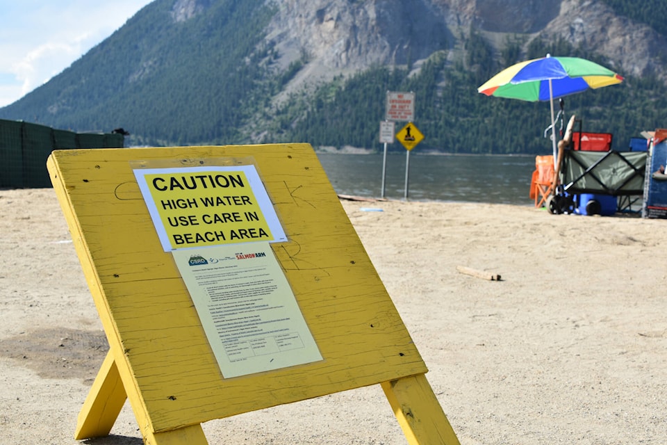 31628780_web1_copy_220706-SAA-canoe-beach-signs