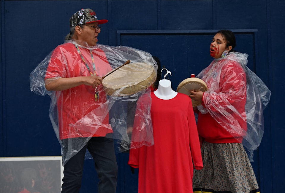 32635522_web1_230511-PWN-RedDressWalk_3
