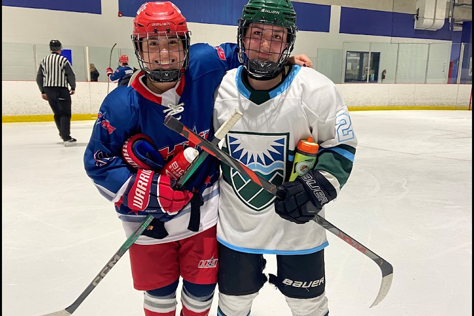 Reconnecting on the ice: Mexican national team teammates in Toronto.