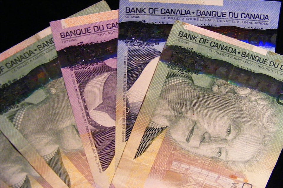 10606646_web1_Canadian-currency