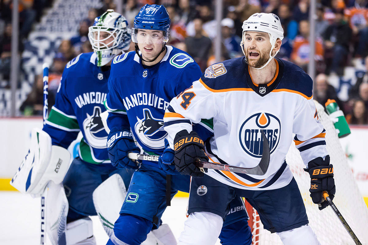 14815591_web1_181216-IFD-Canucks-Oilers3